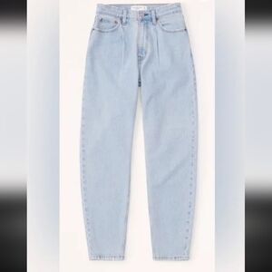 Abercrombie Curve Love High Rise 80s Mom Color: LIGHT Size: 29S